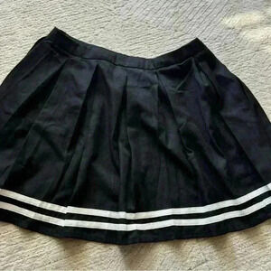 Hot Topic Juniors Size XL Pleated Black Cheer Mini Skirt White Stripes/Bands